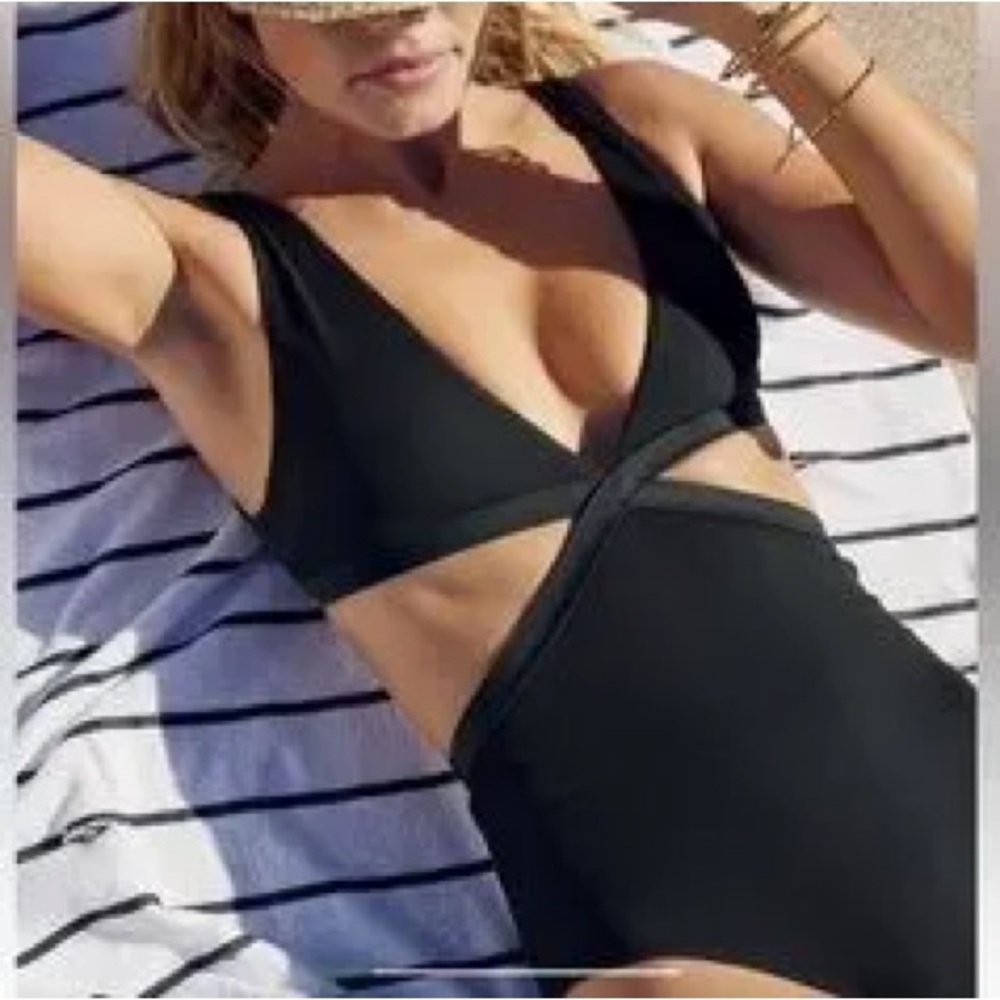 Aerie Ribbed Cutout One Piece Swimsuit, Black, Size Medium Long